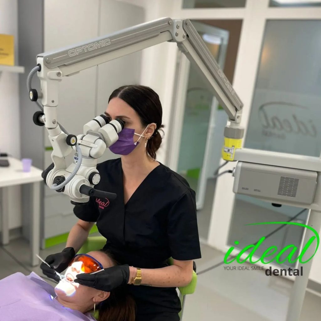 Procedură endodontică sub microscop